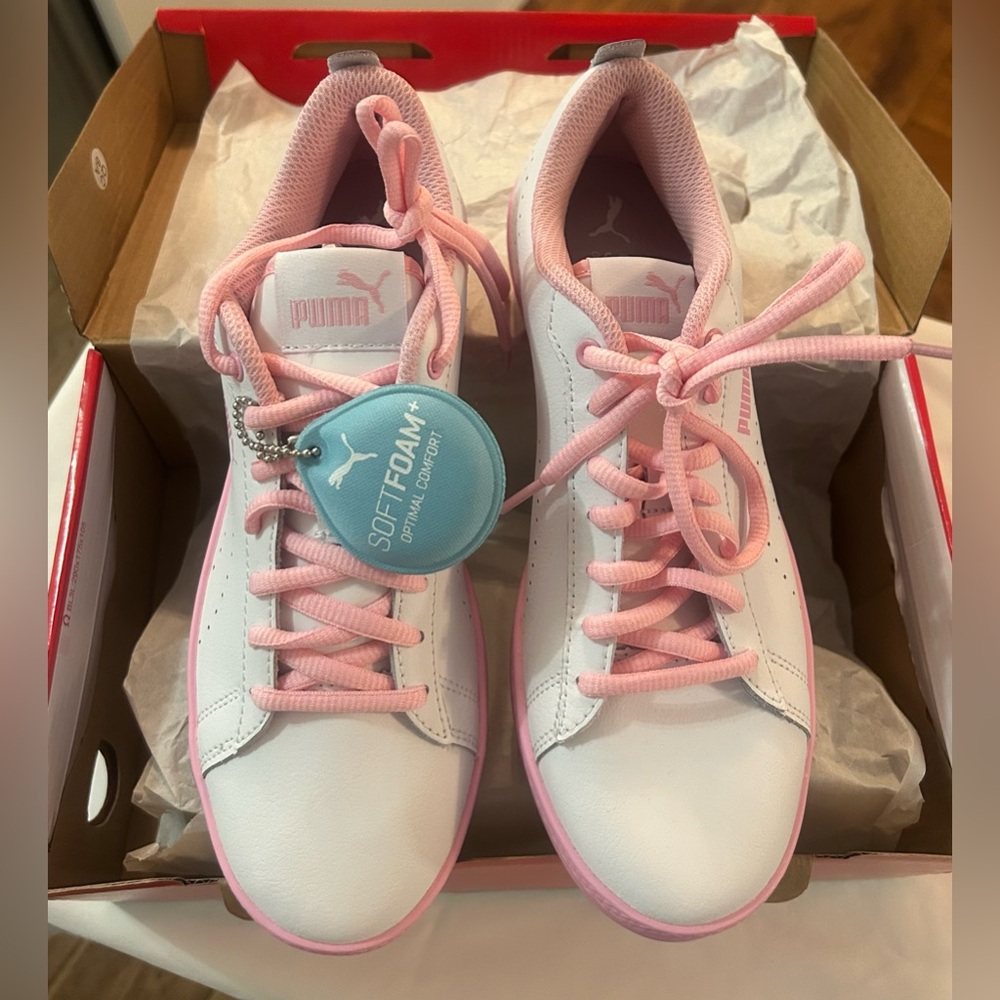 Brand New in Box Women’s Puma Sneakers, Size 7, White/Pink